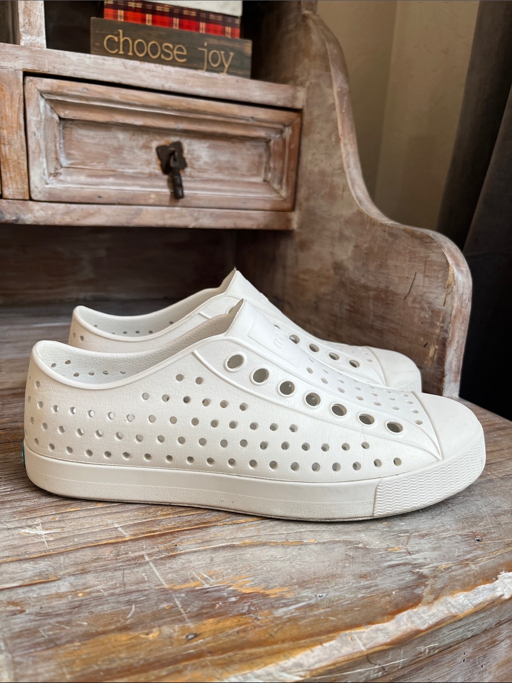 ⭐️ Native Jefferson Pull On Shoes Size 4 Men 6 Women White Water Shoes Outdoor